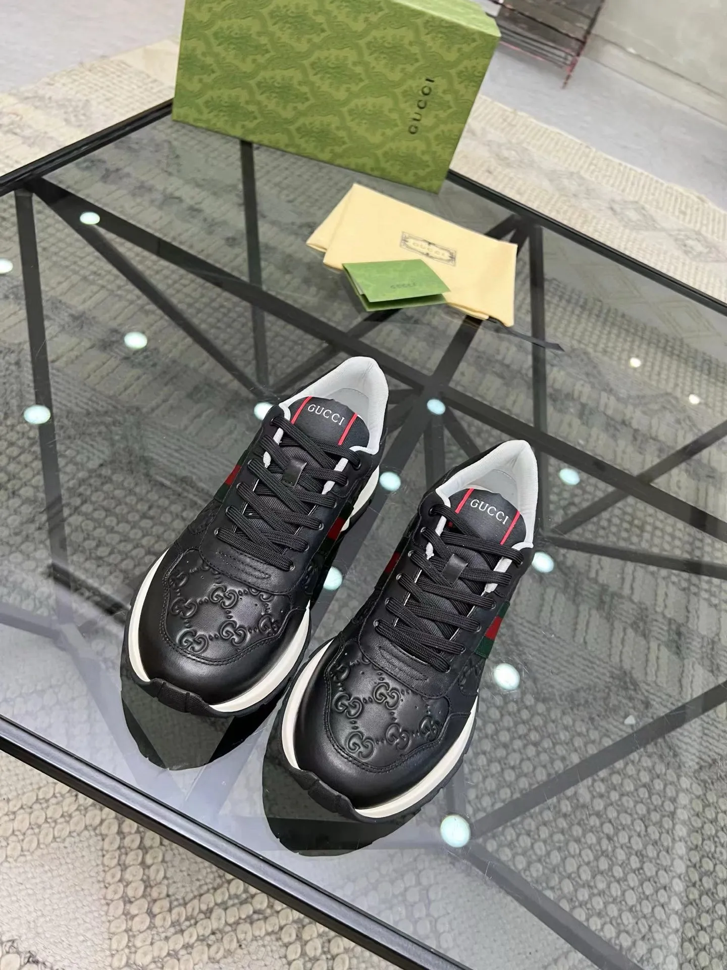 Factory price: 480💰New men's shoes GUCCI [Lightning] latest shoes shipped. Original quality, fashionable, made of special materials, sheepskin lining, brand new packaging. The foot feels super comfortable and the workmanship is impeccable. Size: 38-44, customized 45